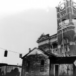 Boon House on the move, Marion County Courthouse in the background, August 10, 1972. WHC 2004.010.0580.