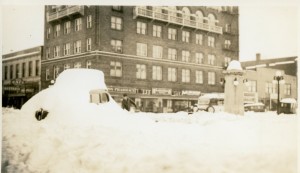 Man shovels out car on State Street after the big snow of 1937. Franklin Building/Masonic Temple can be seen in the background. Photo Source: Willamette Heritage Center, 1986.057.0007.